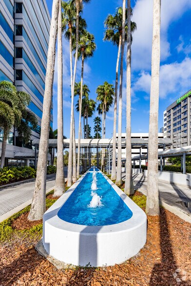 More Photos Of 600 N Westshore Blvd, Tampa Office For Lease