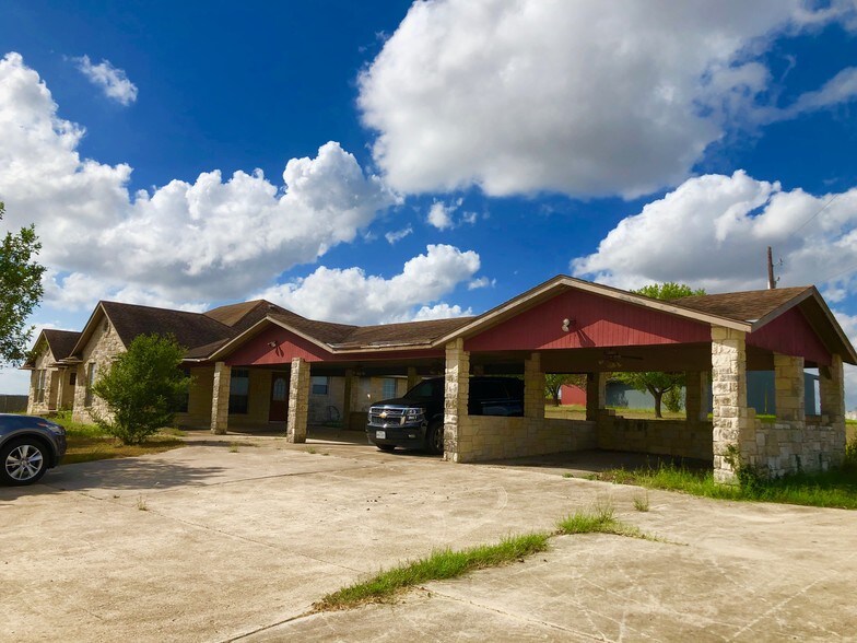 More Photos Of 8101 Coulver Rd, Austin Mixed Retail For Lease