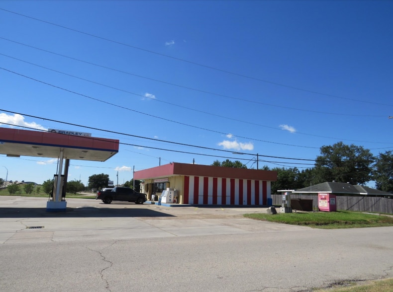 More Photos Of 3002 Nall St, Port Neches General Retail For Sale