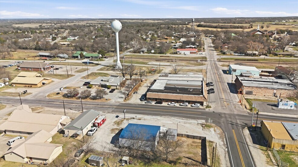 More Photos Of 103 W Franklin St, Alvord General Retail For Sale