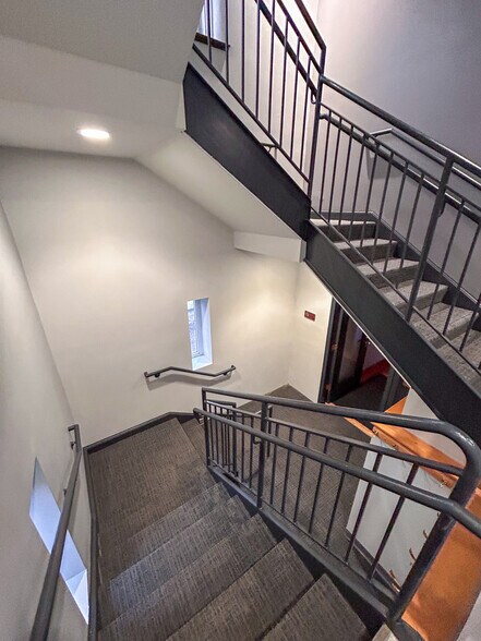 More Photos Of 30 N Lincoln St, Batavia Office For Lease