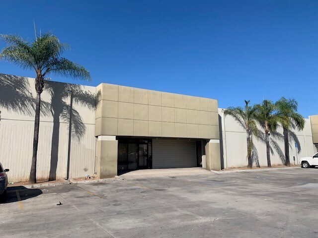 More Photos Of 165 Denny Way, El Cajon Showroom For Lease