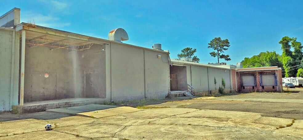 More Photos Of 900-916 N Horner Blvd, Sanford General Retail For Lease