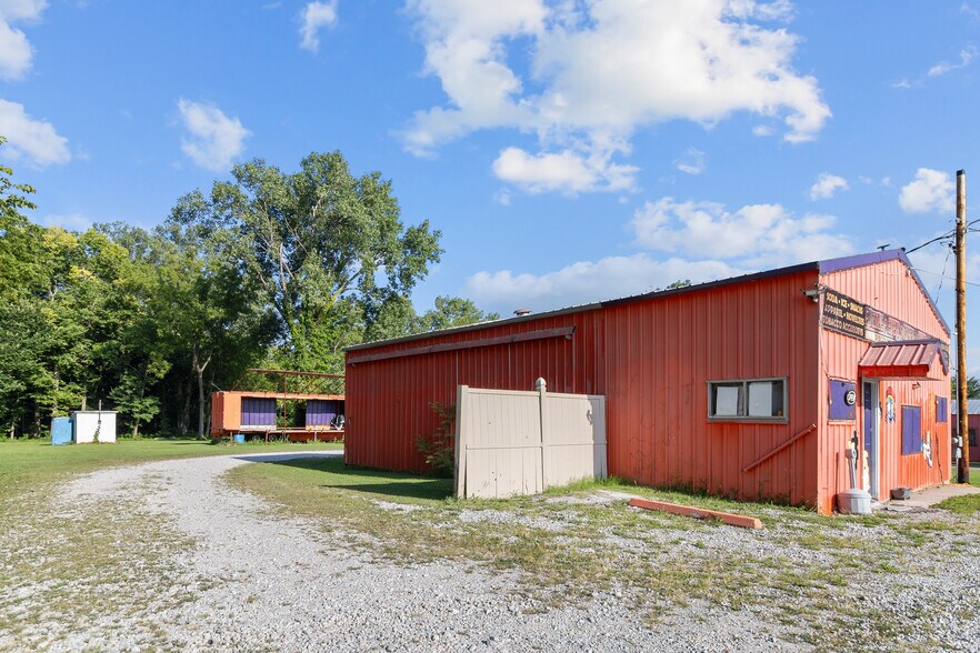 More Photos Of 1420 Highway M, Sedalia Service Station For Sale