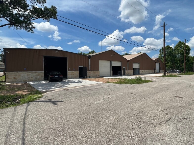 More Photos Of 6912 Calhoun Rd, Houston Warehouse For Sale