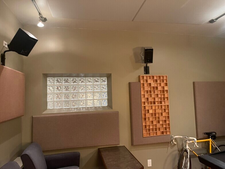 More Photos Of 419 S Flower St, Burbank Light Manufacturing For Sale