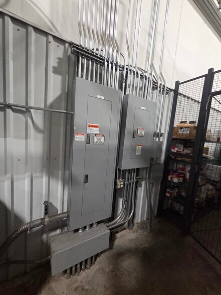 More Photos Of 4400 Garrison Ave, Evansville Manufacturing For Lease
