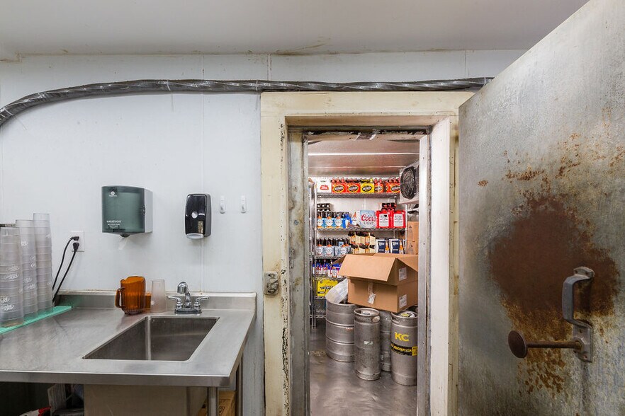 More Photos Of 48 Little Missouri Rd, Jane Restaurant For Sale