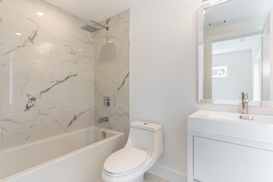 More Photos Of 15 Burrard Rd, Toronto Apartments For Sale
