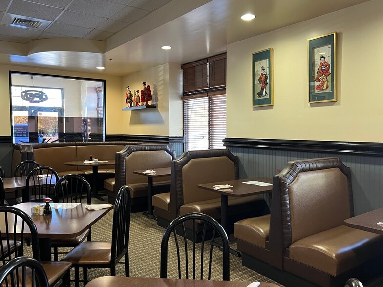 More Photos Of 6816 River Center Dr, Clemmons Office For Lease