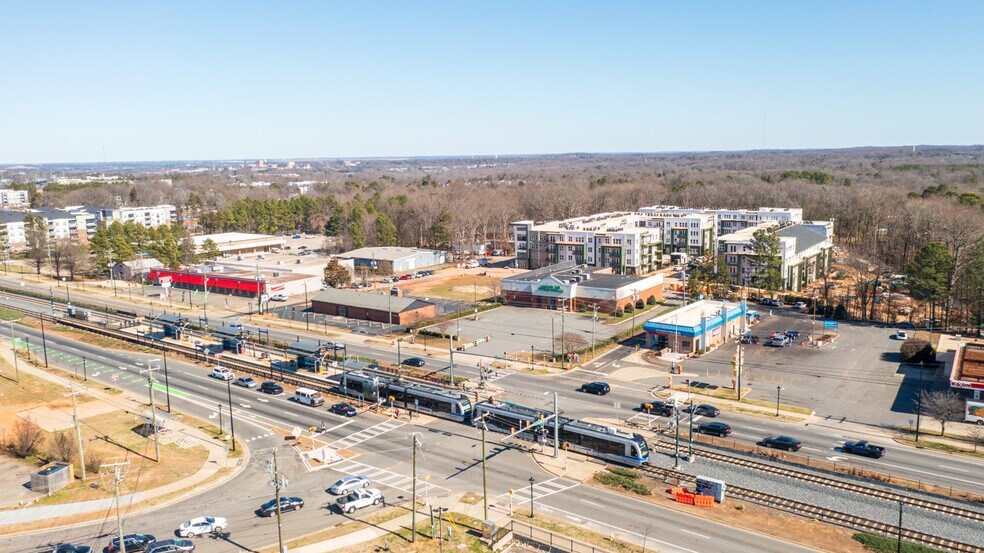 More Photos Of 6514 N Tryon St, Charlotte Freestanding For Lease