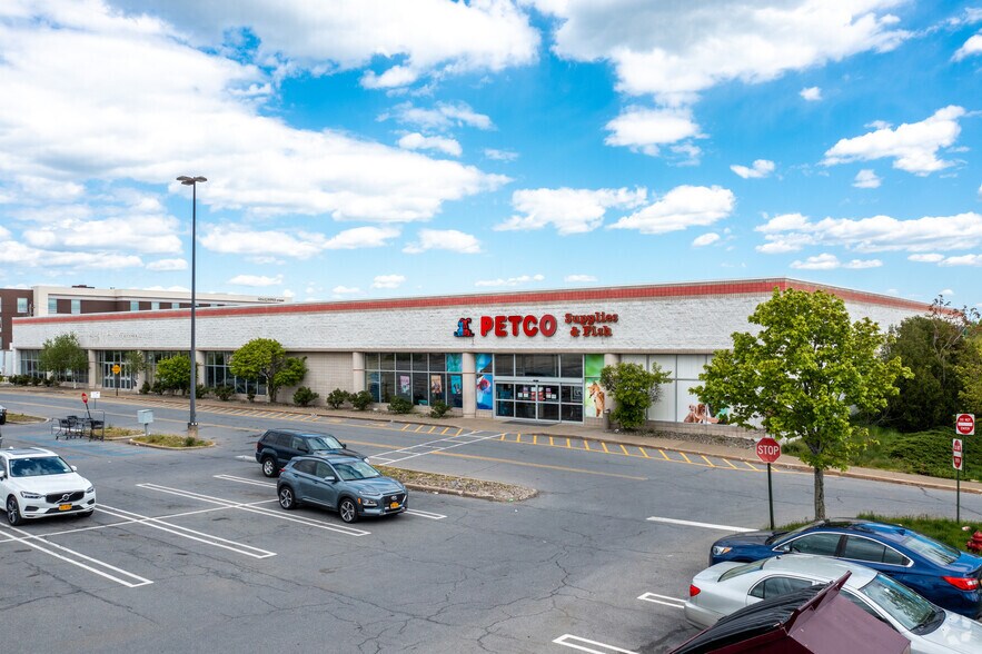 More Photos Of 200-400 N Galleria Dr, Middletown Unknown For Lease