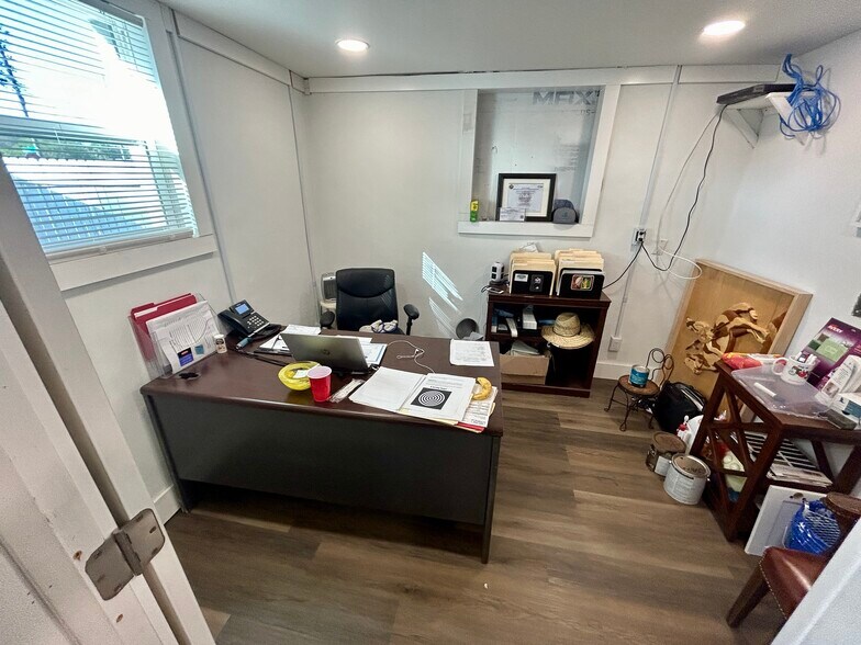 More Photos Of 1534 S 8th St, Fernandina Beach Light Manufacturing For Lease