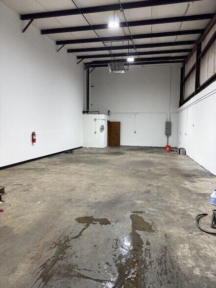 More Photos Of 141 Industrial Loop, Staten Island Warehouse For Lease