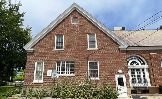 More Photos Of 1991 Sheridan Rd, Highland Park Office For Sale