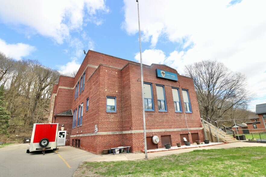 More Photos Of 715 W Locust St, Dubuque Office Residential For Sale