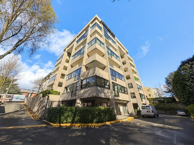 More Photos Of 821 Burdett Ave, Victoria Apartments For Sale