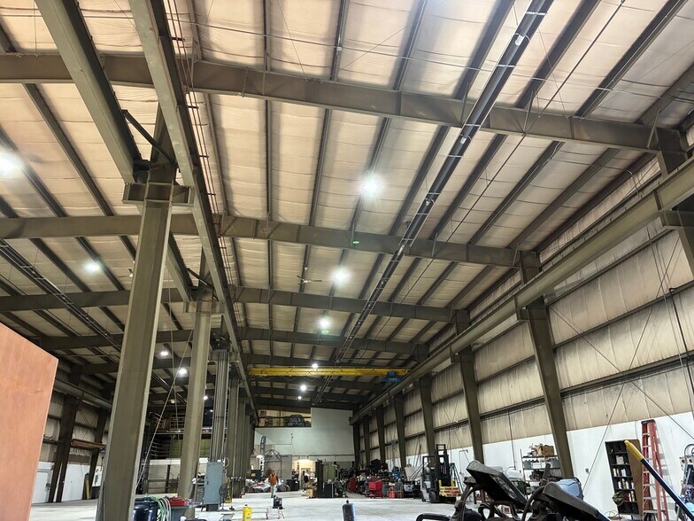 More Photos Of 185 Lafayette Rd, North Hampton Warehouse For Lease