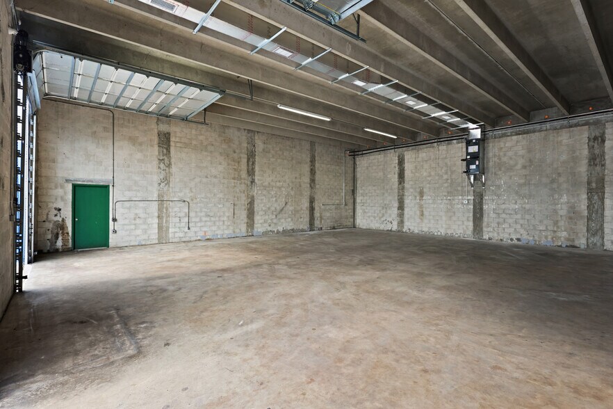 More Photos Of 2605 Kelly Ln, Lake Worth Light Distribution For Lease
