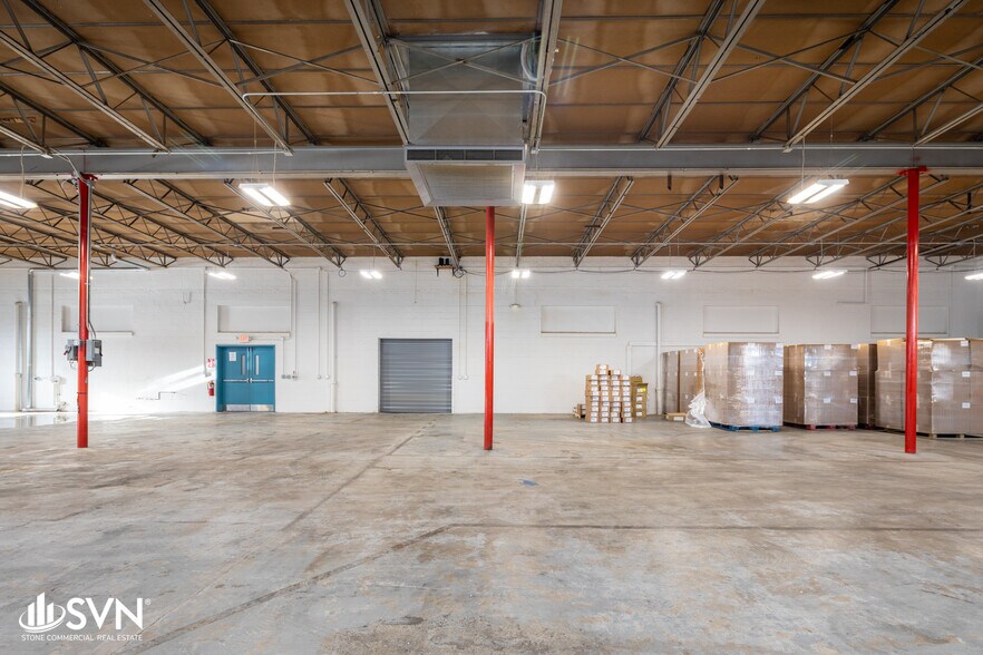 More Photos Of 330 Midland Pl, Lexington Warehouse For Lease