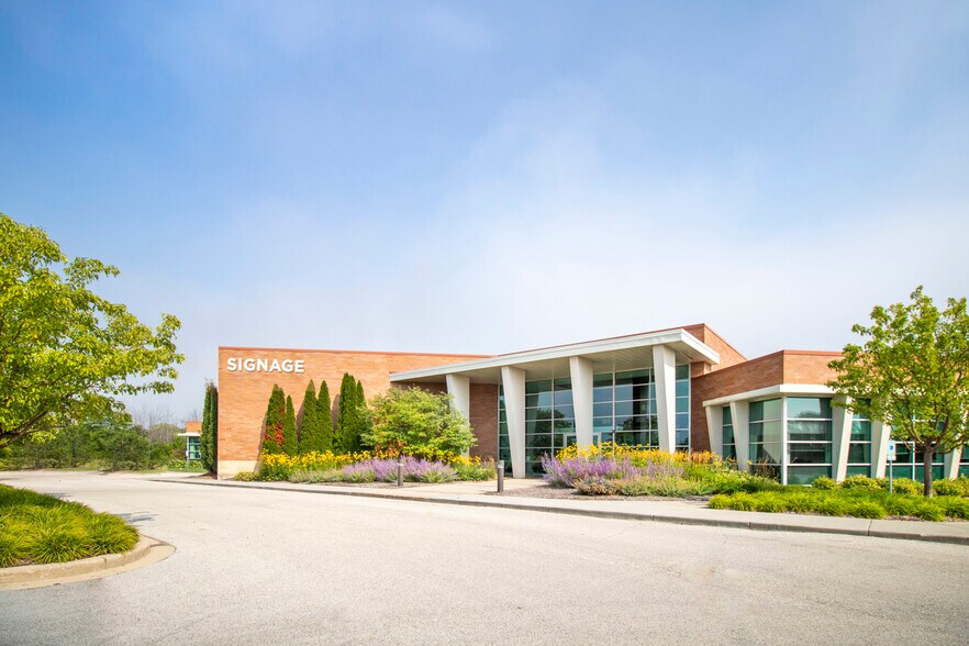 More Photos Of 12080 N Corporate Pky, Mequon Medical For Lease