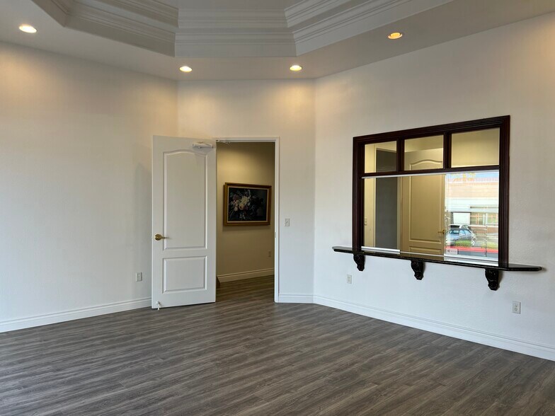 More Photos Of 375 N Stephanie St, Henderson Office For Sale