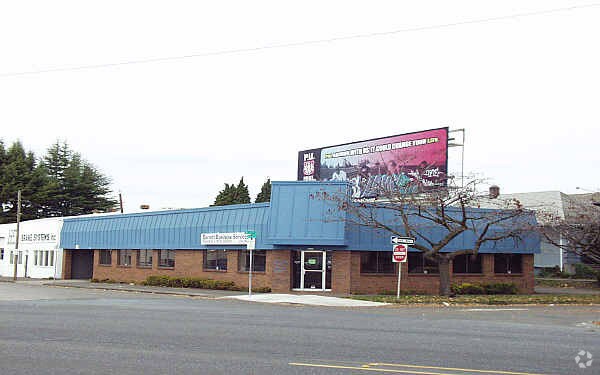 More Photos Of 2229-2235 NE Sandy Blvd, Portland Office For Lease
