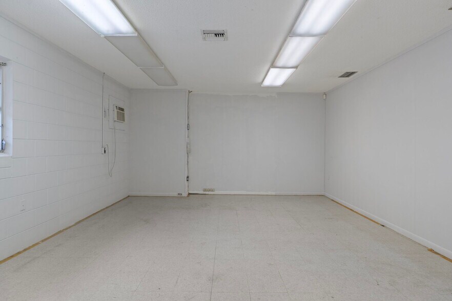 More Photos Of 377 Highway 40 W, Inglis Flex For Sale