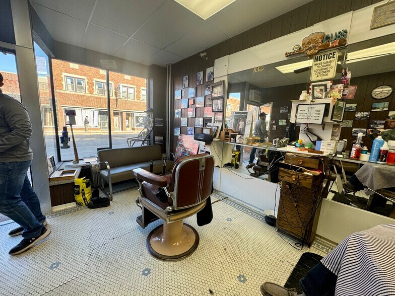 More Photos Of 3213 Washington Ave, Racine Storefront Retail Residential For Sale