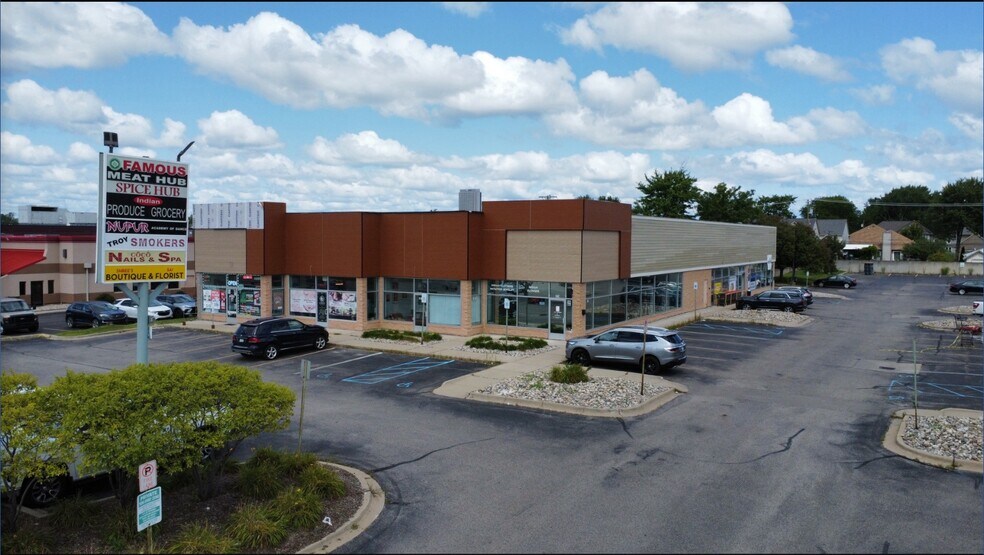 More Photos Of 154-186 W Maple Rd, Troy Unknown For Lease