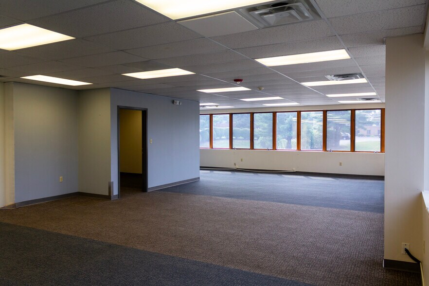 More Photos Of 11 Century Hill Dr, Latham Office For Lease