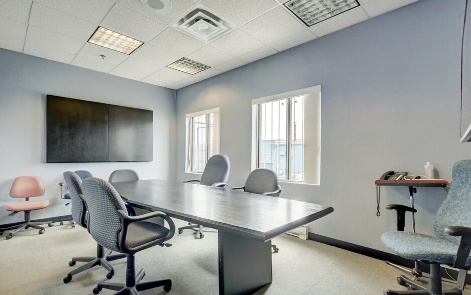 More Photos Of 299 Rue Chaput, Saint-pie Manufacturing For Sale