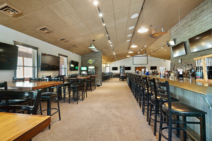 More Photos Of 8826 Gratiot Ave, Columbus Restaurant For Sale