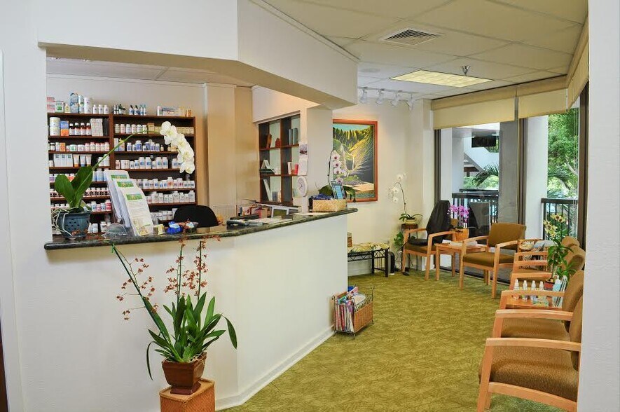 More Photos Of 438-444 Hobron Ln, Honolulu Office For Lease