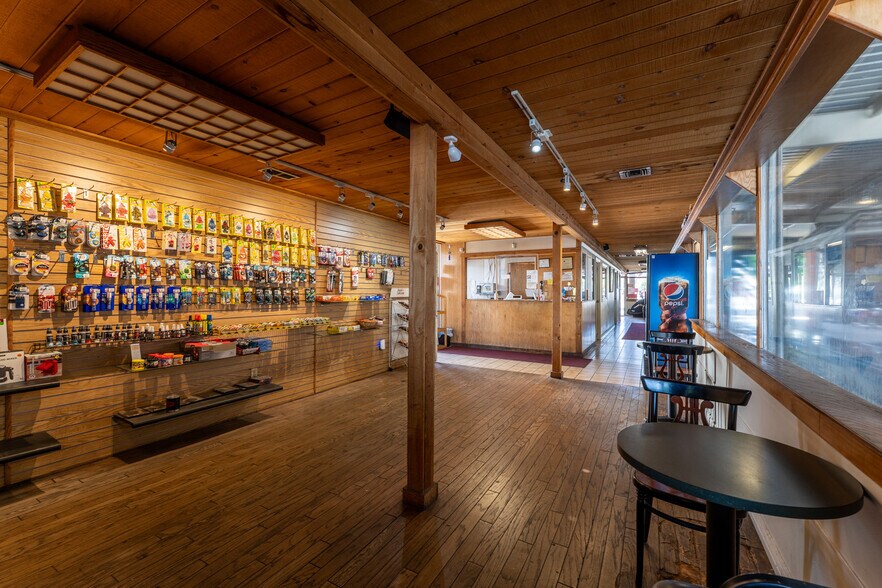 More Photos Of 530 E Foothill Blvd, Pomona Service Station For Sale