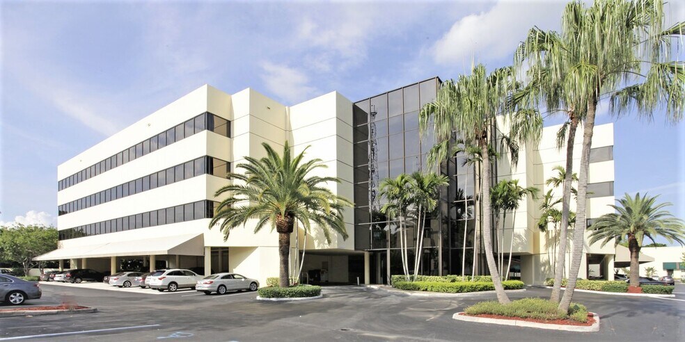 More Photos Of 7777 Glades Rd, Boca Raton Office For Lease