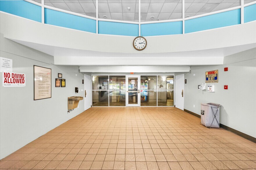 More Photos Of 1907 N Cunningham Ave, Urbana Hotel For Sale