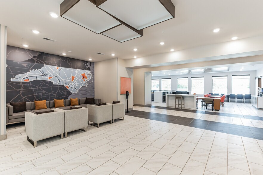 More Photos Of 4 Reynolds Mountain Blvd, Asheville Hotel For Sale