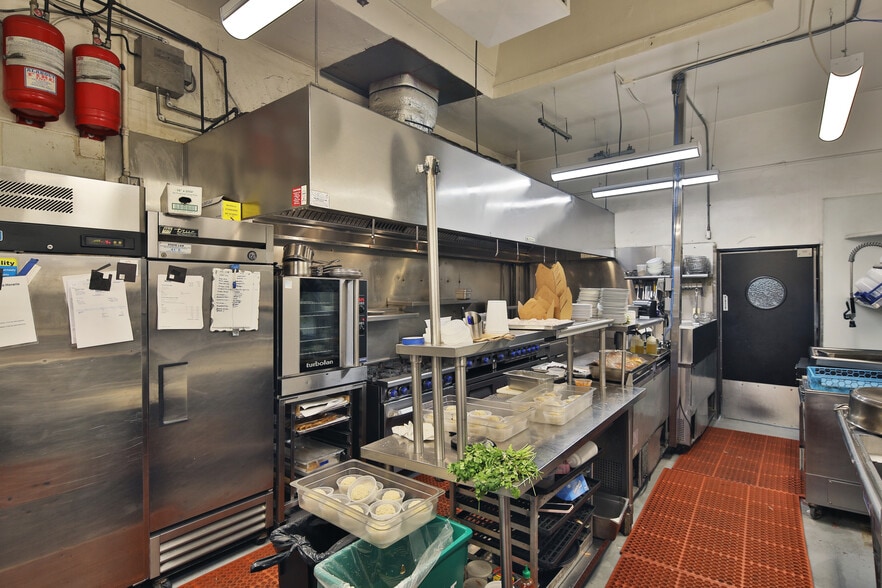 More Photos Of 1948 E 7th St, Los Angeles Bar For Lease