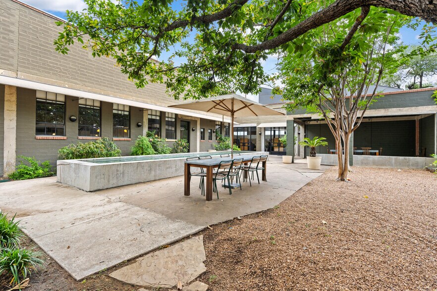 More Photos Of 311-321 Sixth St, San Antonio Office For Lease