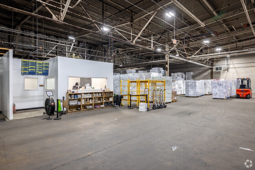 More Photos Of 297 Getty Ave, Paterson Warehouse For Lease