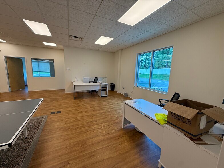 More Photos Of 27 Garden St, Danvers Warehouse For Lease