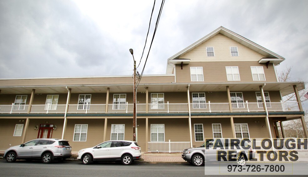 More Photos Of 430 Front St, Belvidere Hotel For Sale