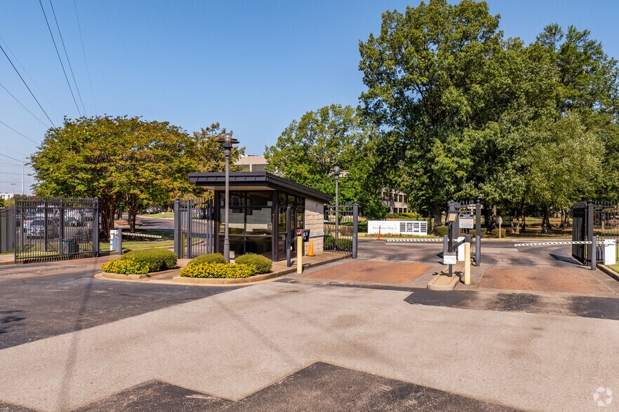 More Photos Of 2650 Thousand Oaks Blvd, Memphis Office For Lease