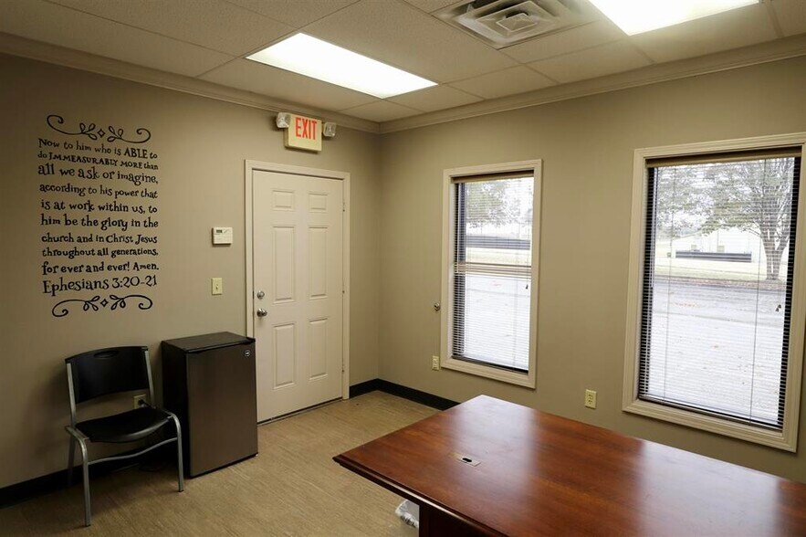 More Photos Of 1203 E College St, Brownsville Medical For Sale