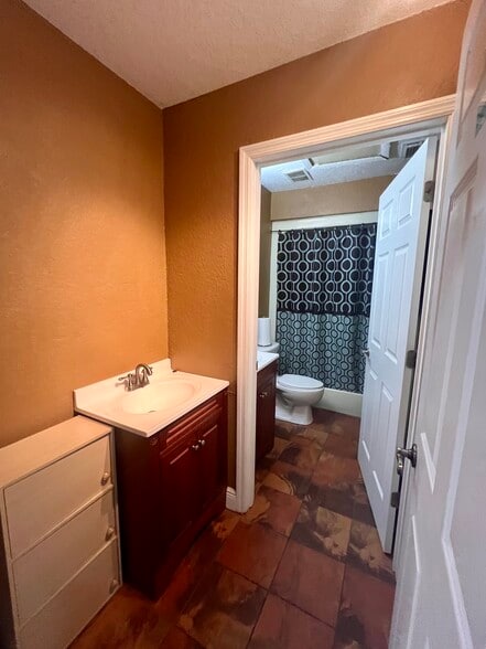 More Photos Of 766 Deltona Blvd, Deltona Flex For Sale
