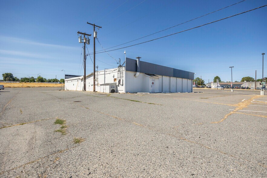 More Photos Of 101 S Gum St, Kennewick Sports And Entertainment For Sale