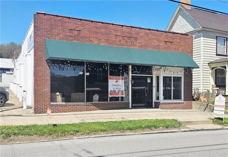 Primary Photo Of 701 W Main St, Rural Valley General Retail For Sale