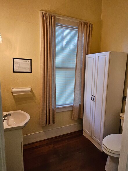 More Photos Of 230 Elliott St, Orangeburg Medical For Lease