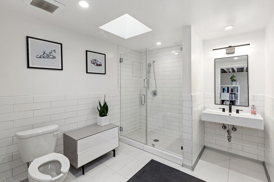 More Photos Of 1082 Howard St, San Francisco Research And Development For Sale